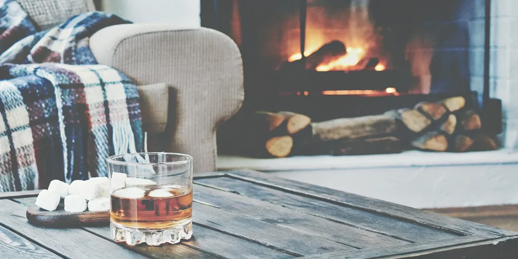 An approachable glass of sweet whiskey with ice and marshmallows for beginners.